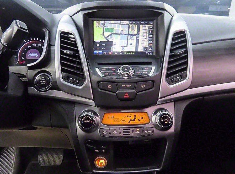 KG모빌리티(쌍용)  코란도 2WD 2.0 RX 사진 13
