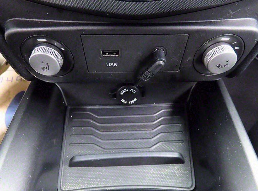 KG모빌리티(쌍용)  티볼리 디젤 2WD 1.6 LX 사진 13