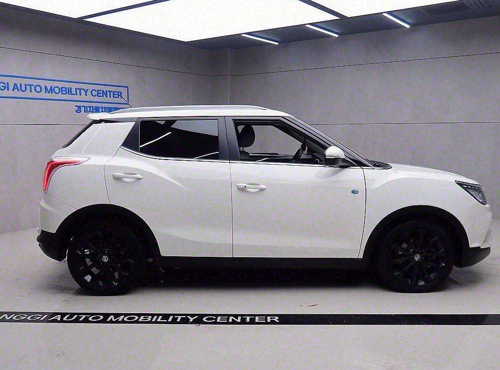 KG모빌리티(쌍용)  티볼리 디젤 2WD 1.6 LX 사진 2