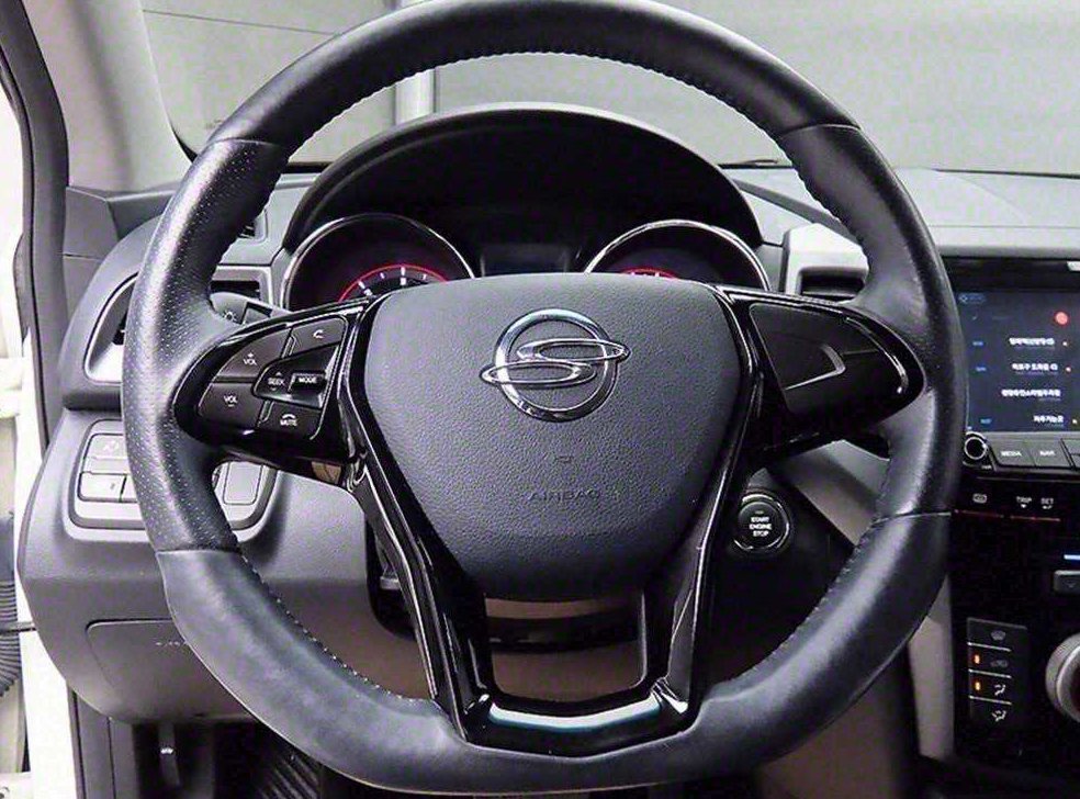 KG모빌리티(쌍용)  티볼리 디젤 2WD 1.6 LX 사진 9