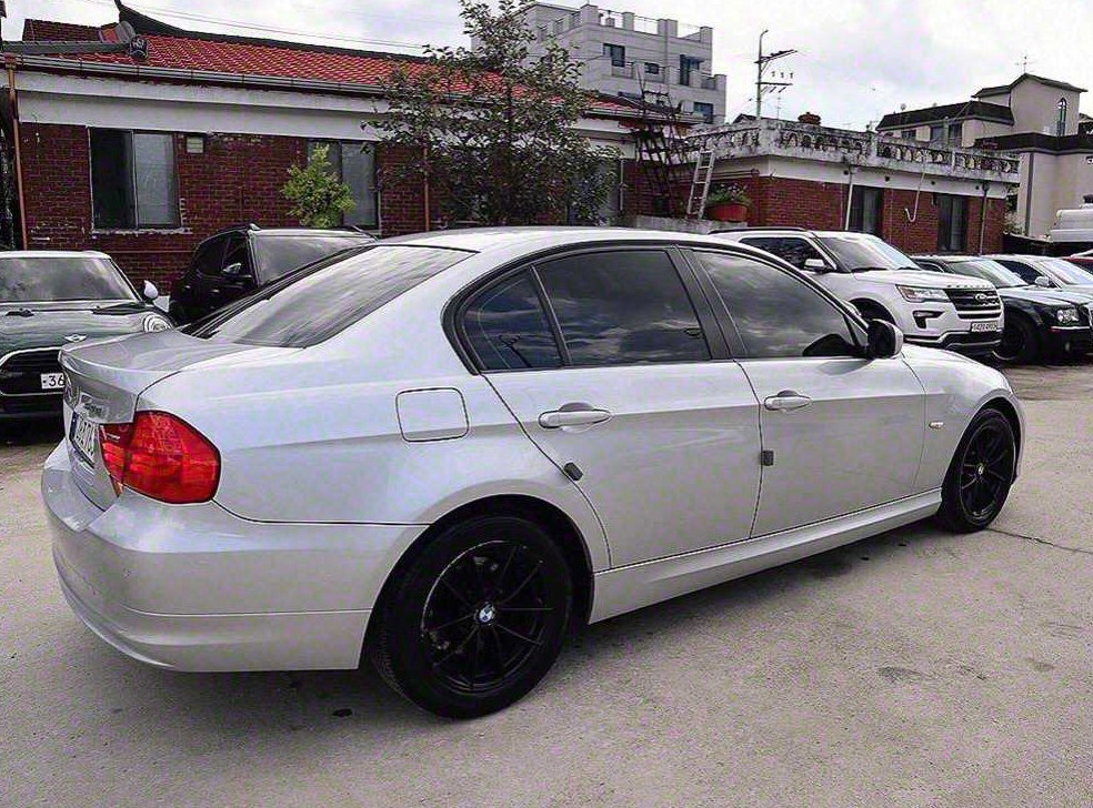 BMW 3시리즈 320i 세단 사진 3