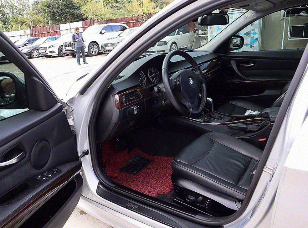 BMW 3시리즈 320i 세단 사진 6
