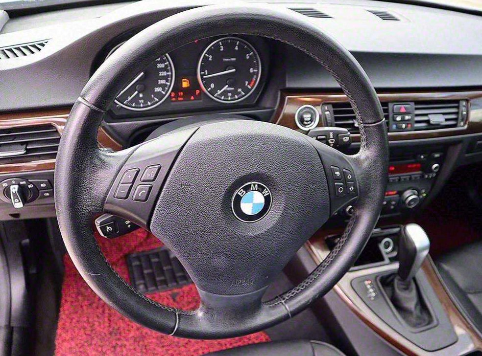 BMW 3시리즈 320i 세단 사진 8