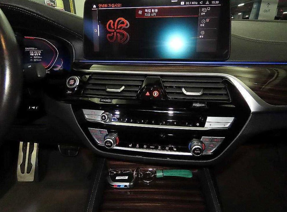 BMW 5시리즈 520i M 스포츠 사진 11
