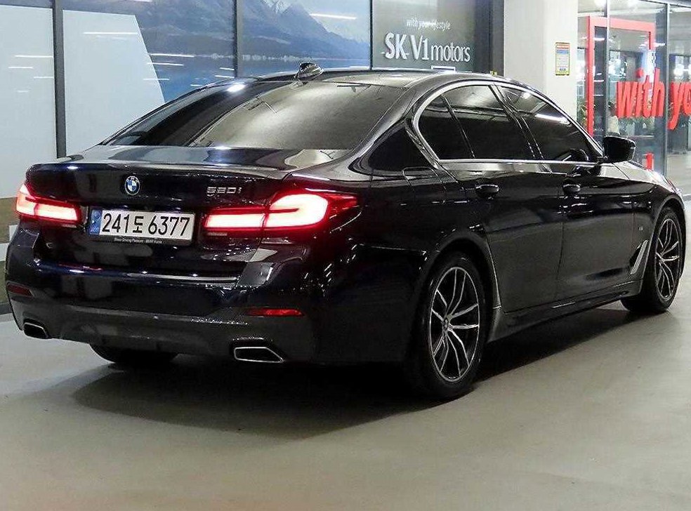 BMW 5시리즈 520i M 스포츠 사진 4