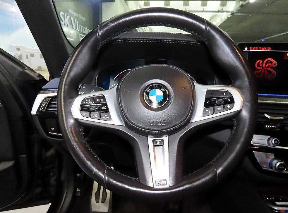 BMW 5시리즈 520i M 스포츠 사진 8