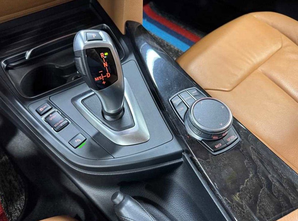 BMW 3시리즈 320i 럭셔리 사진 10