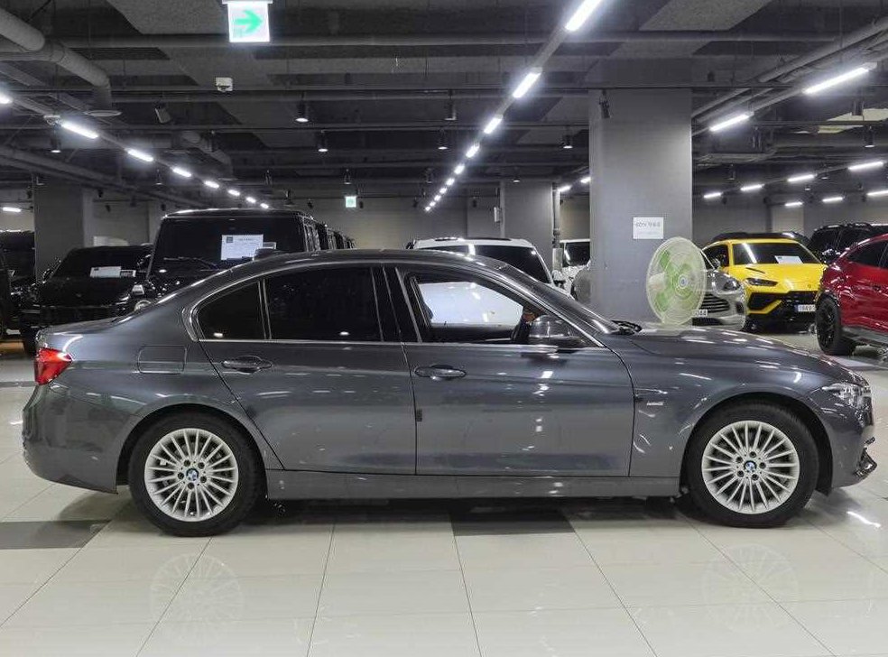 BMW 3시리즈 320i 럭셔리 사진 2