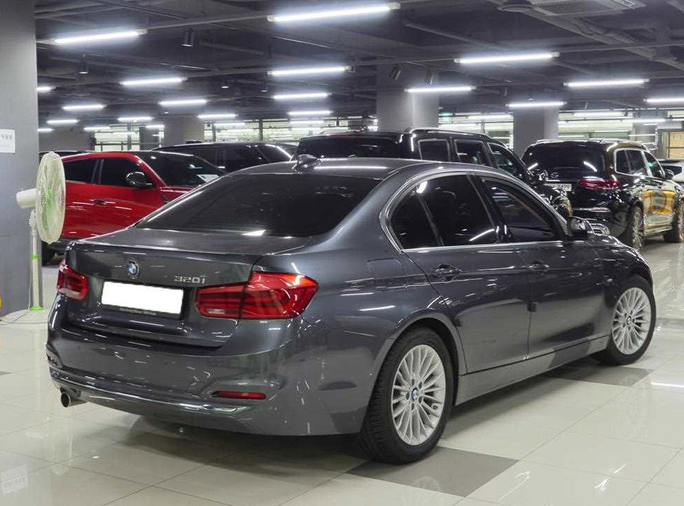 BMW 3시리즈 320i 럭셔리 사진 3