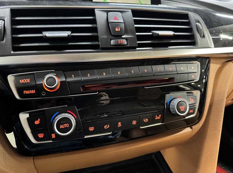 BMW 3시리즈 320i 럭셔리 사진 9