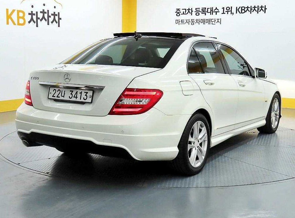 벤츠 C 클래스 C200 CGI 아방가르드 사진 4