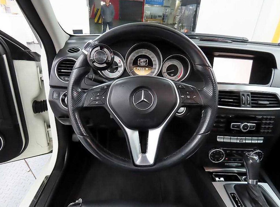 벤츠 C 클래스 C200 CGI 아방가르드 사진 9