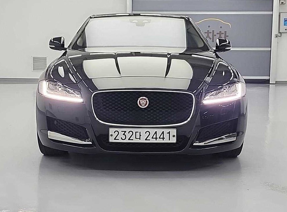 재규어 XF 2.0D 포트폴리오 사진 2