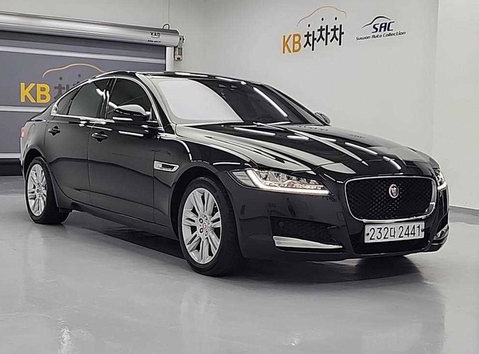 재규어 XF 2.0D 포트폴리오 사진 3