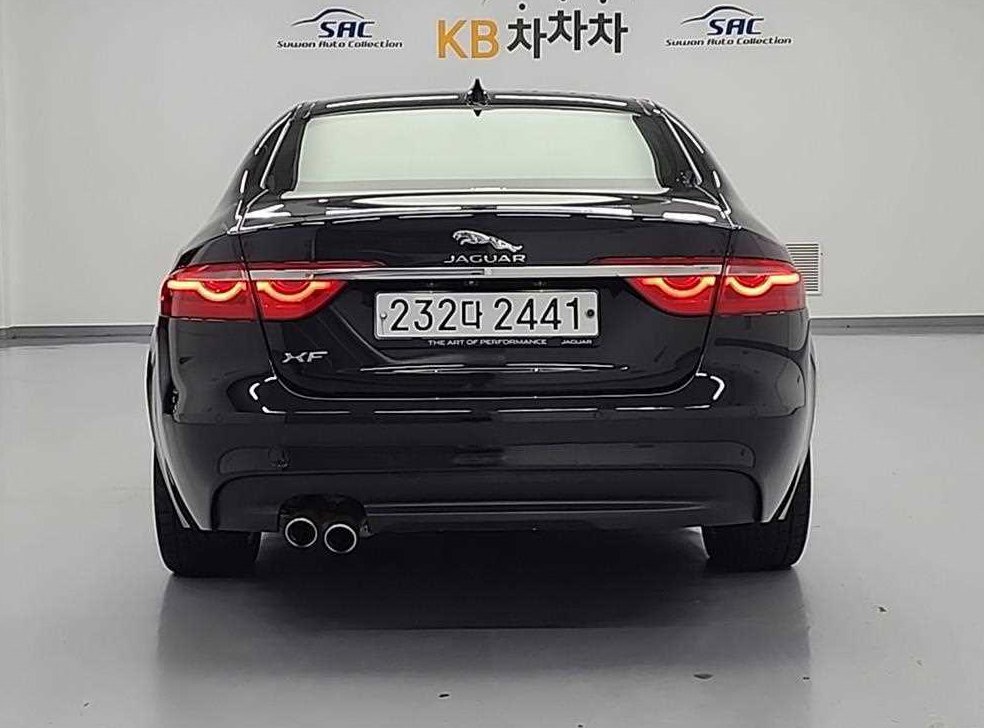 재규어 XF 2.0D 포트폴리오 사진 4