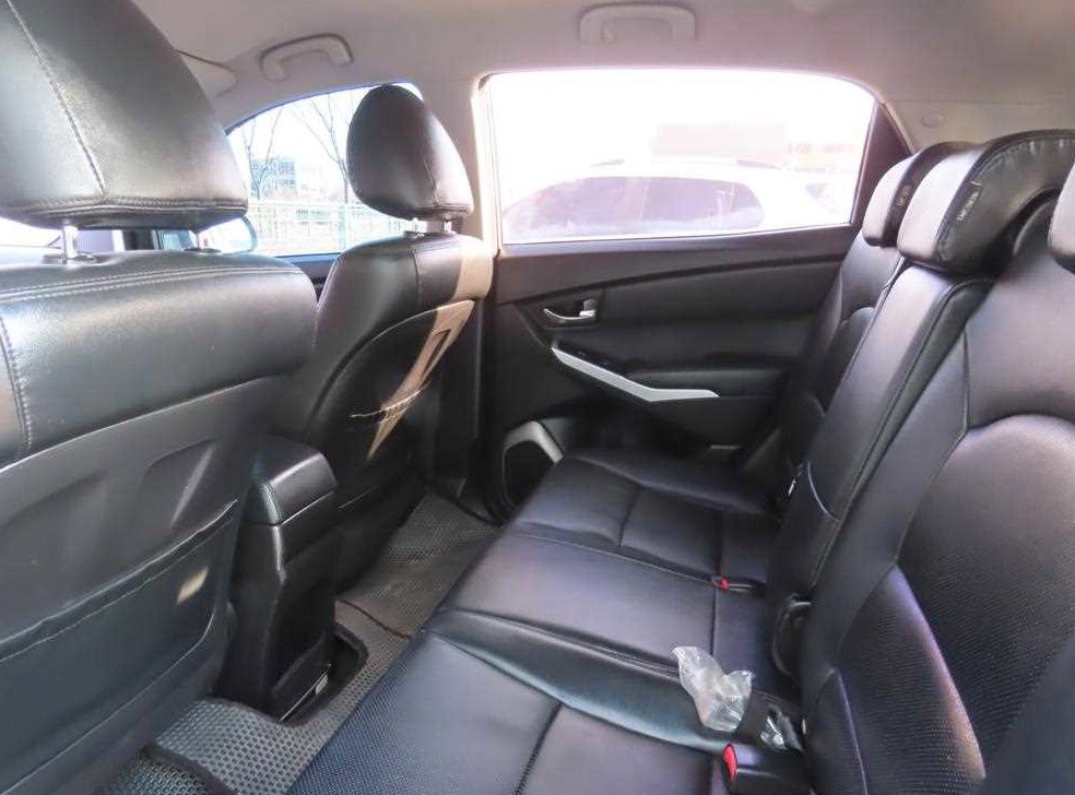 KG모빌리티(쌍용)  코란도 2WD 2.0 CVT 사진 13