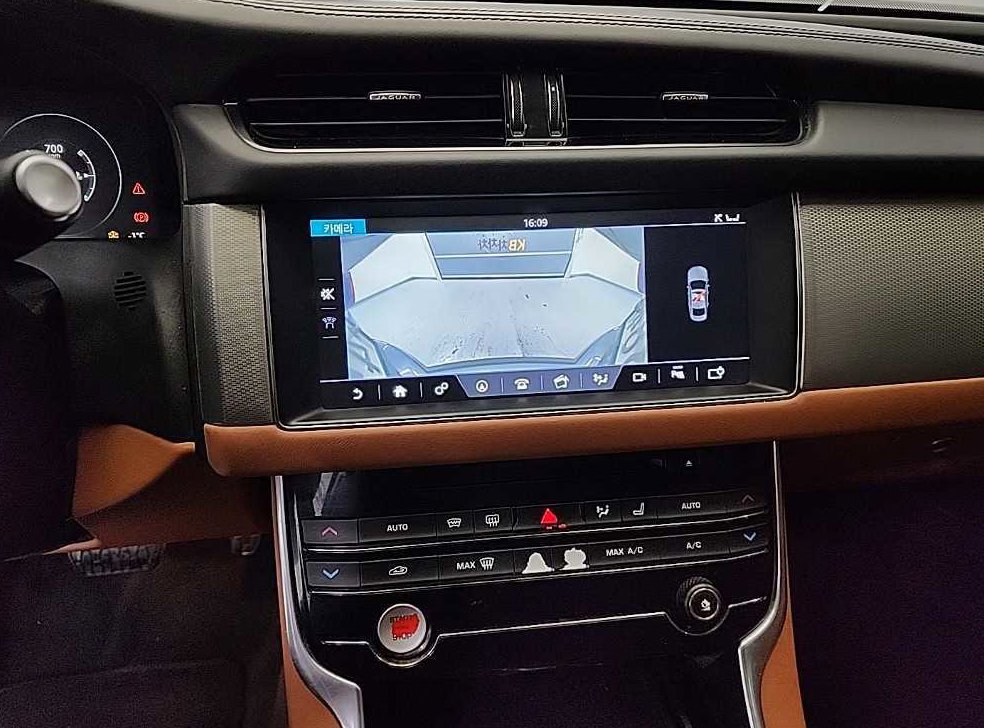 재규어 XF 2.5T 포트폴리오 사진 10