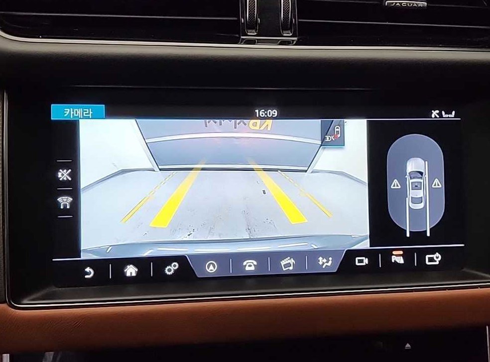 재규어 XF 2.5T 포트폴리오 사진 16