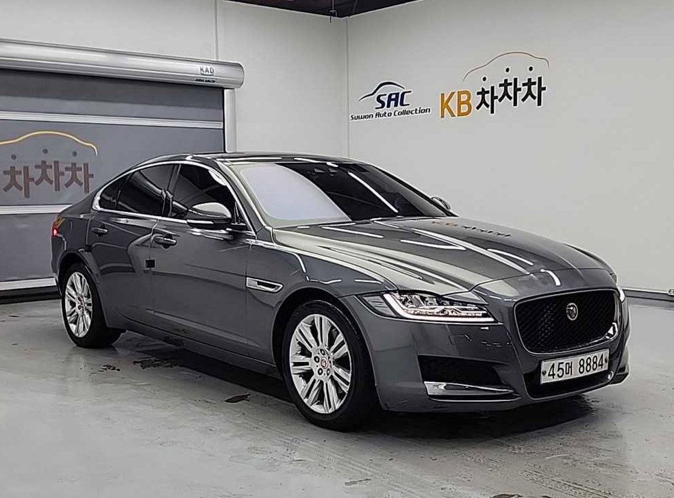 재규어 XF 2.5T 포트폴리오 사진 4
