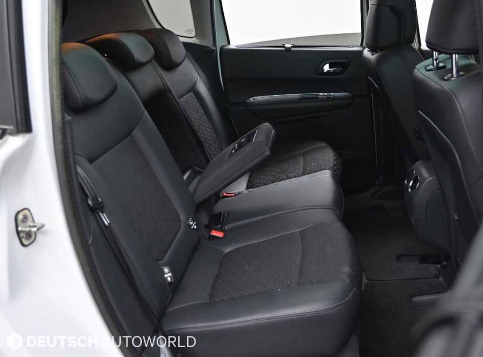 푸조 3008 1.6 e-HDI Active 사진 12