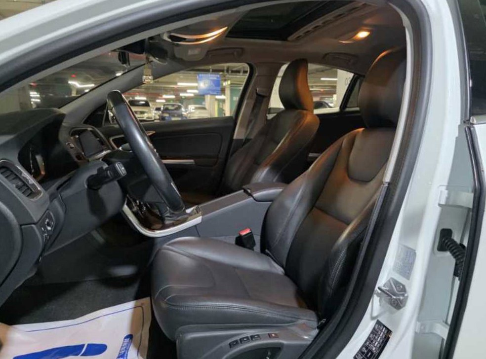 볼보 S60 D3 사진 6