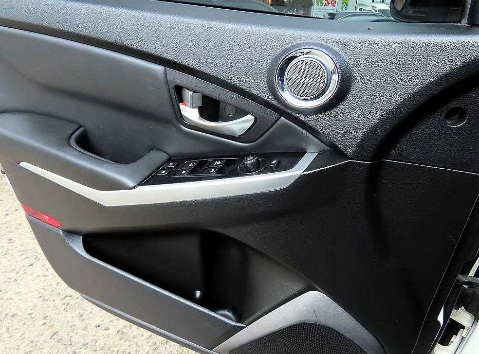 KG모빌리티(쌍용)  코란도 2WD 2.0 CVT 사진 11