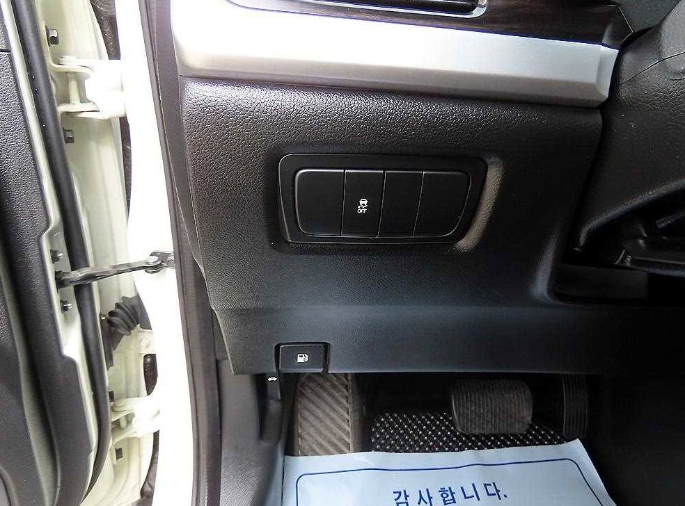 KG모빌리티(쌍용)  코란도 2WD 2.0 CVT 사진 12