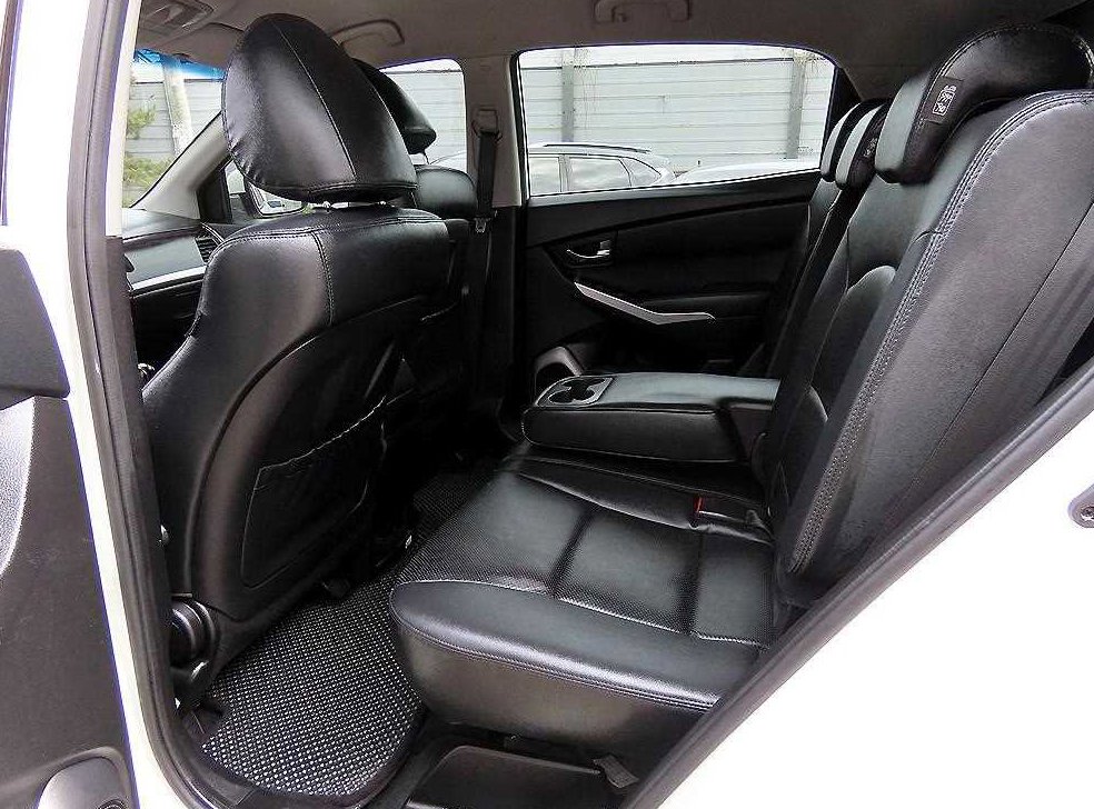 KG모빌리티(쌍용)  코란도 2WD 2.0 CVT 사진 6
