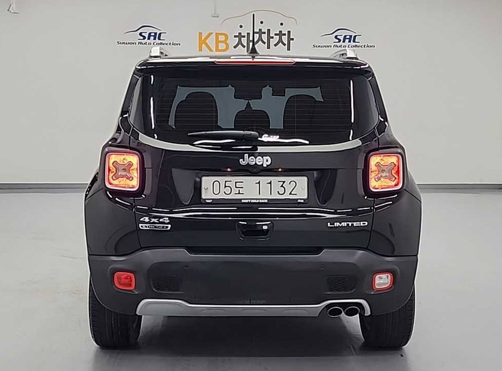 지프 레니게이드 2.0 디젤 리미티드 AWD 사진 3