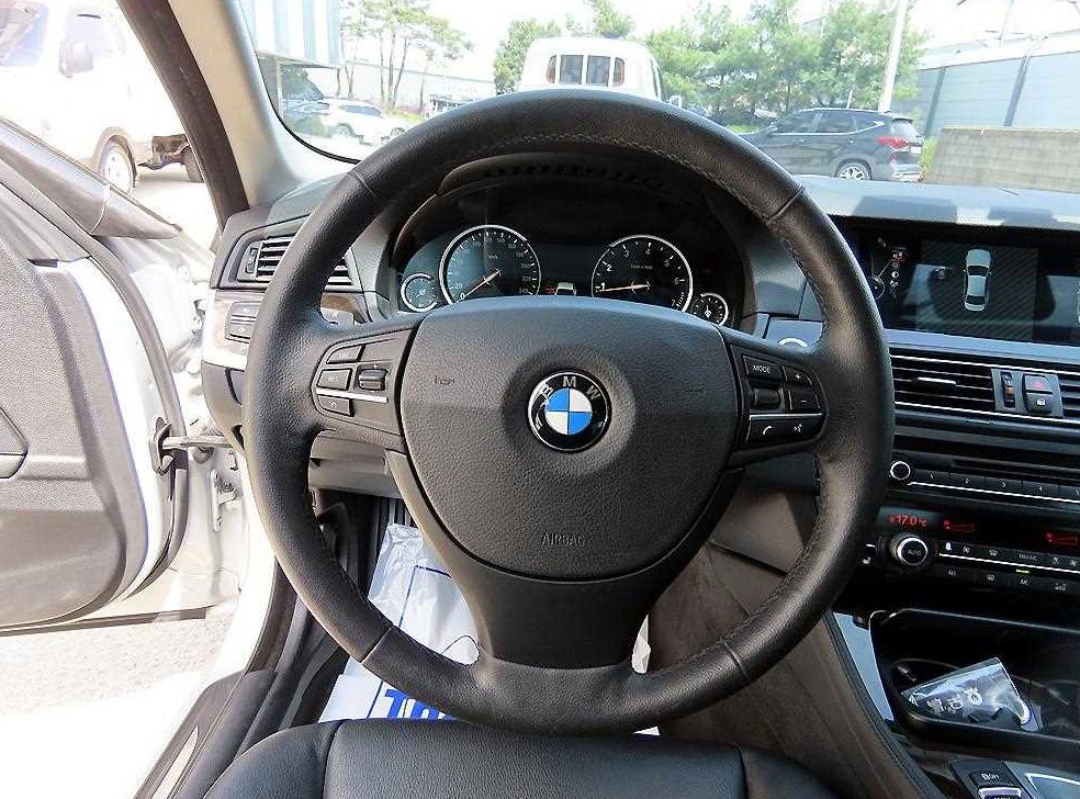 BMW 5시리즈 528i xDrive 사진 8