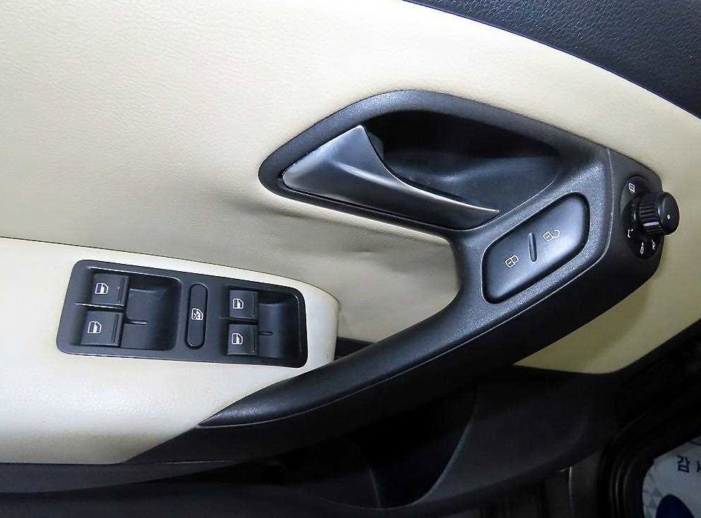 폭스바겐 폴로 1.6 TDI R-LINE 사진 13