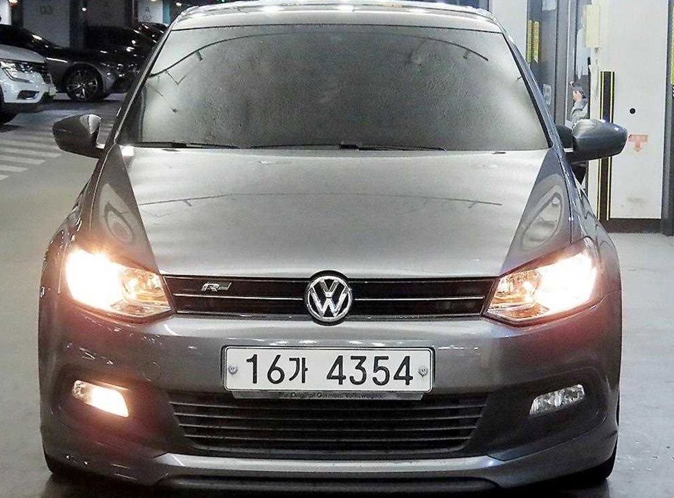 폭스바겐 폴로 1.6 TDI R-LINE 사진 2