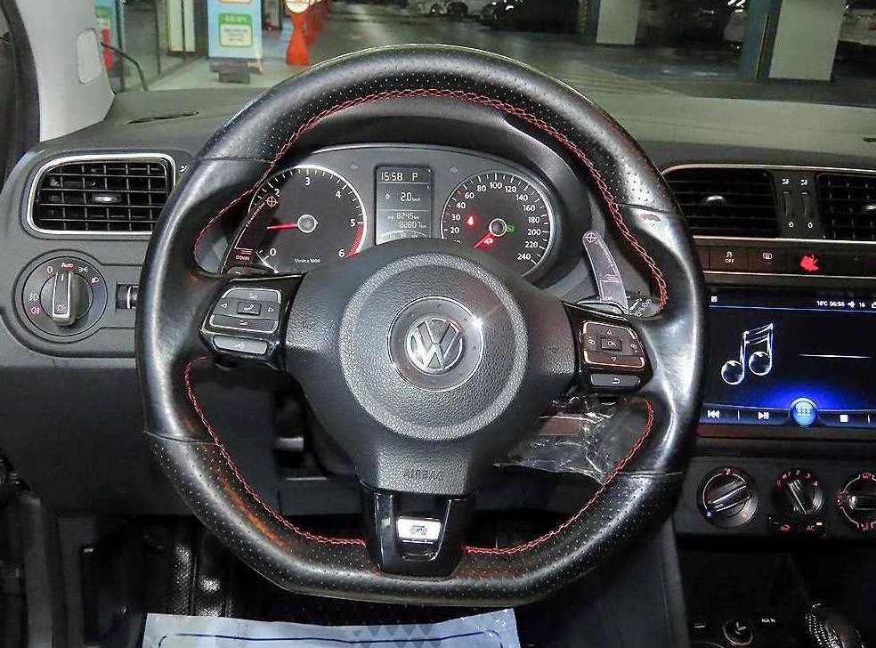 폭스바겐 폴로 1.6 TDI R-LINE 사진 8
