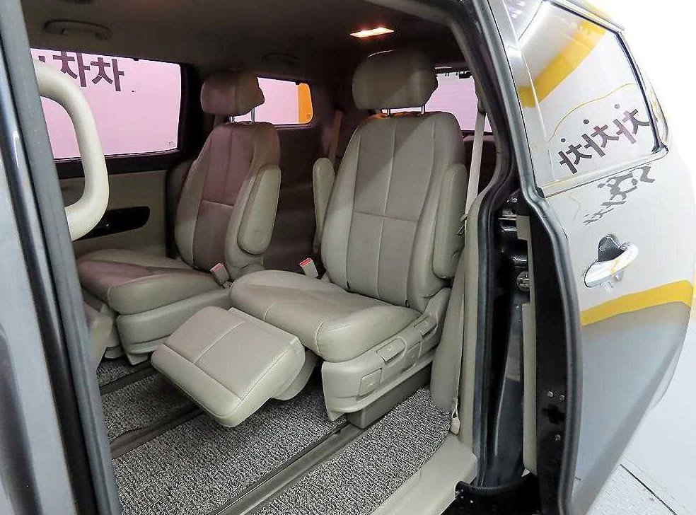 기아 카니발 디젤 7인승 리무진 사진 6
