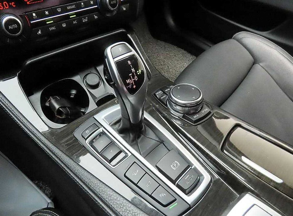 BMW 5시리즈 528i xDrive 럭셔리 플러스 사진 10