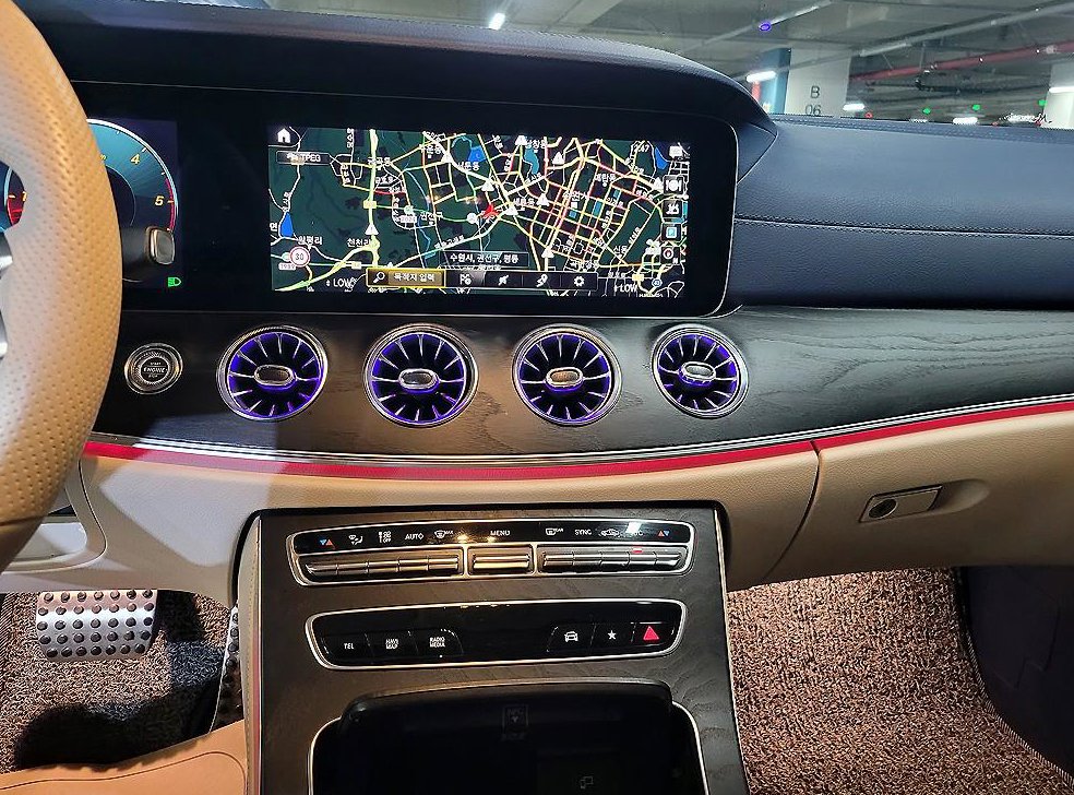 벤츠 E 클래스 E300d 4MATIC 쿠페 사진 10