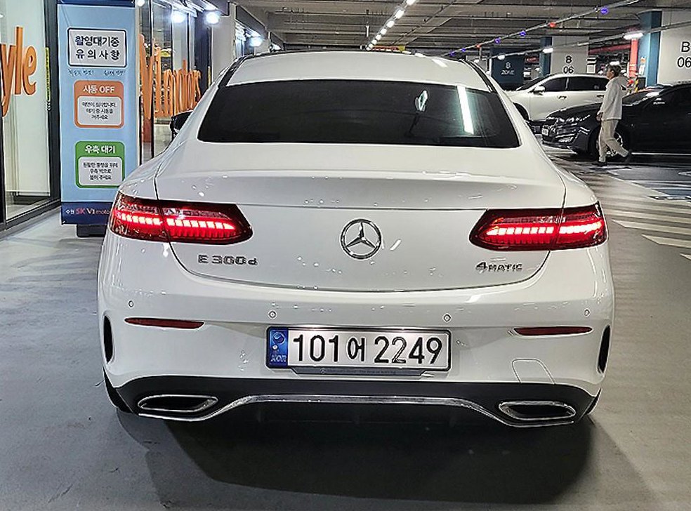 벤츠 E 클래스 E300d 4MATIC 쿠페 사진 5