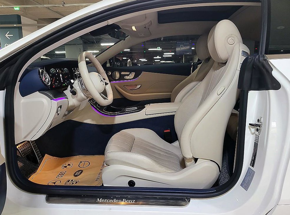 벤츠 E 클래스 E300d 4MATIC 쿠페 사진 6