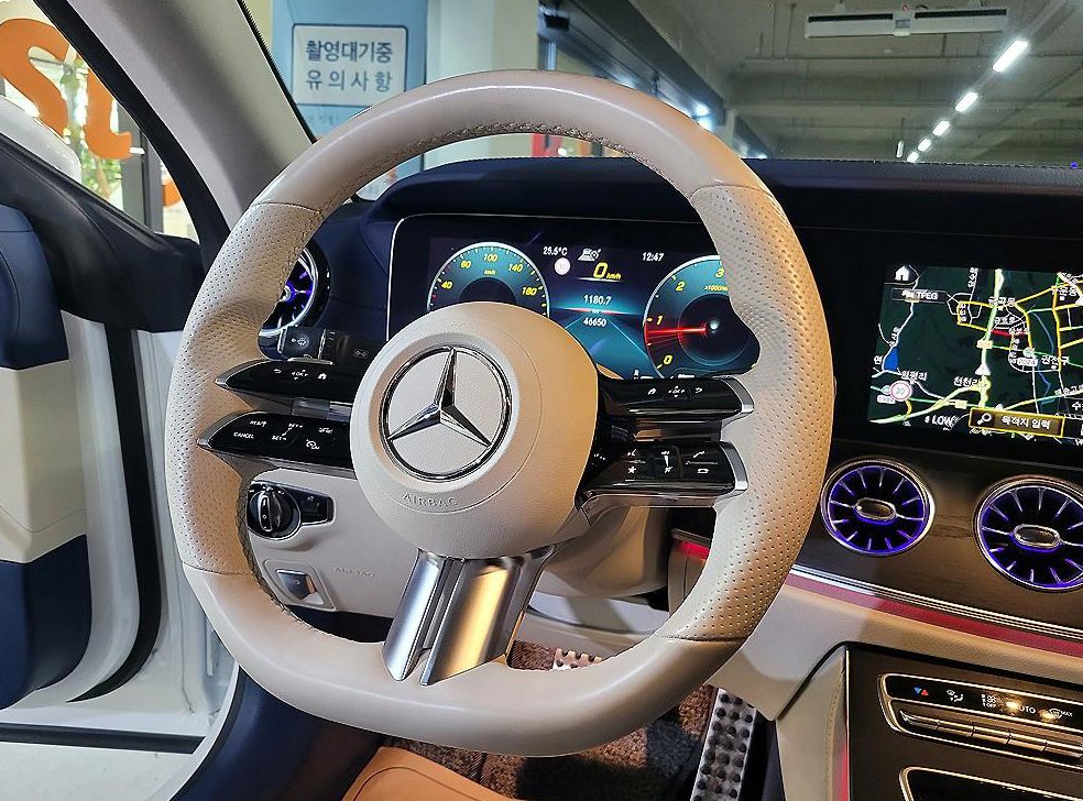 벤츠 E 클래스 E300d 4MATIC 쿠페 사진 8