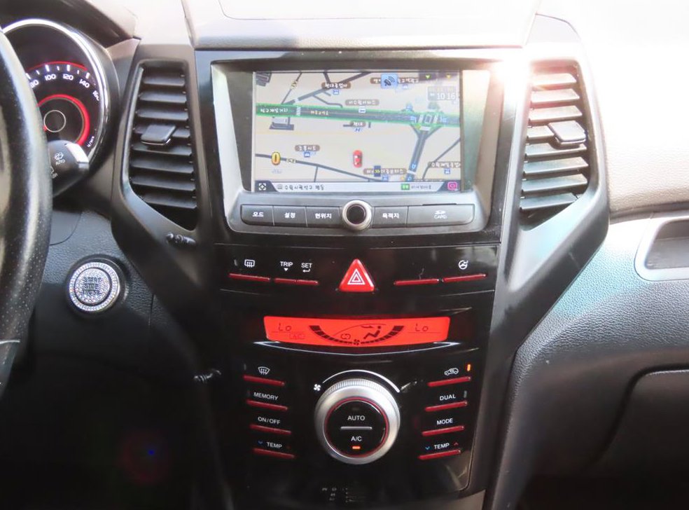 KG모빌리티(쌍용)  티볼리 4WD 디젤 1.6 RX 사진 10
