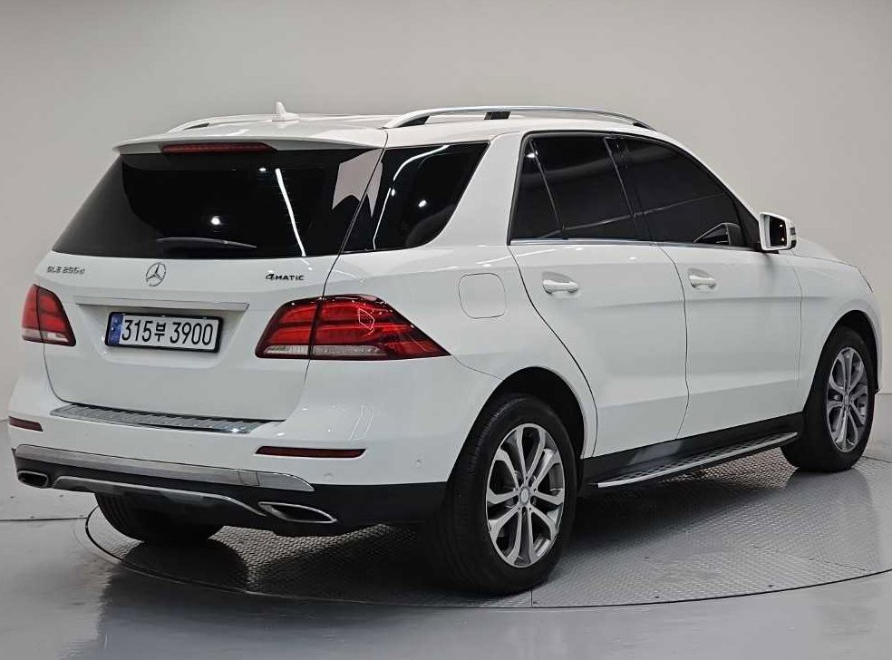 벤츠 GLE 클래스 GLE 250 d 4MATIC 사진 4