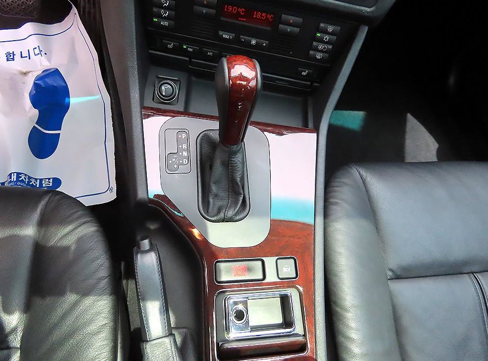 BMW 5시리즈 520i 사진 10