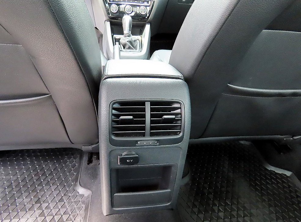 폭스바겐 제타 2.0 TDI 블루모션 프리미엄 사진 17