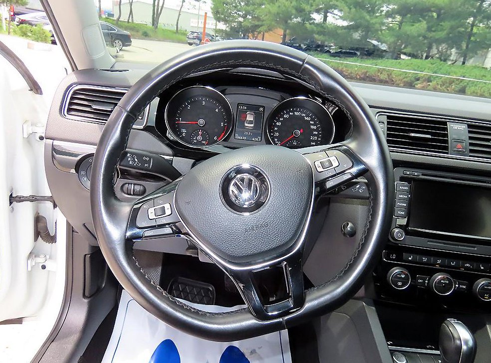 폭스바겐 제타 2.0 TDI 블루모션 프리미엄 사진 8