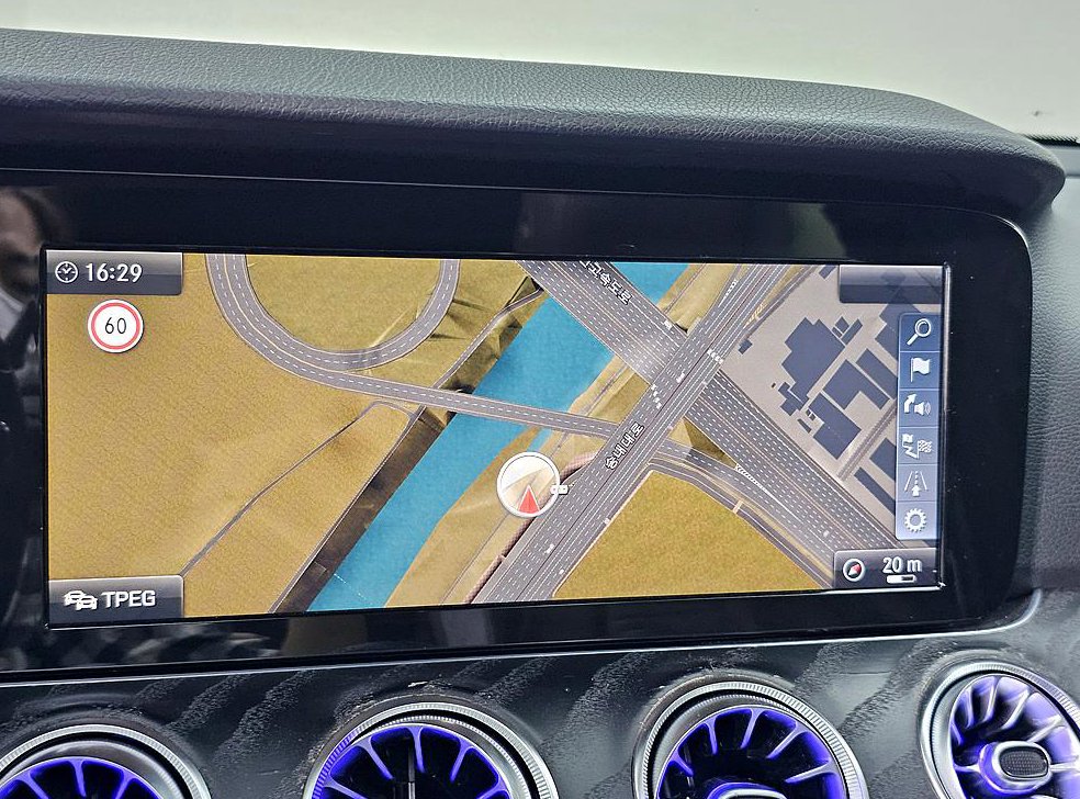벤츠 E 클래스 E220d 아방가르드 사진 12