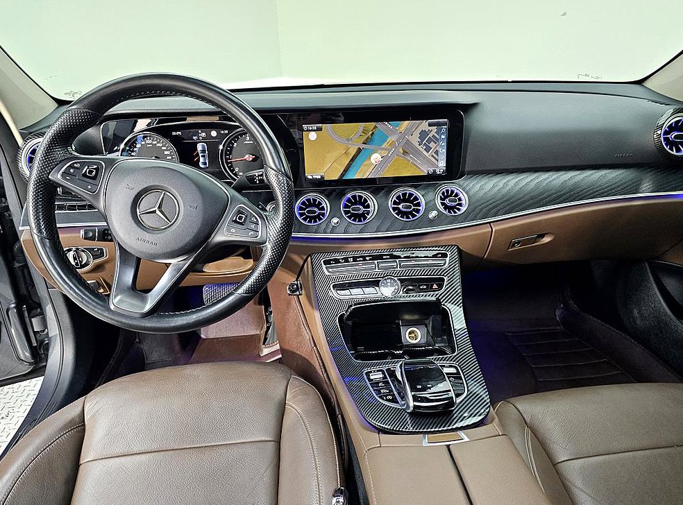 벤츠 E 클래스 E220d 아방가르드 사진 5