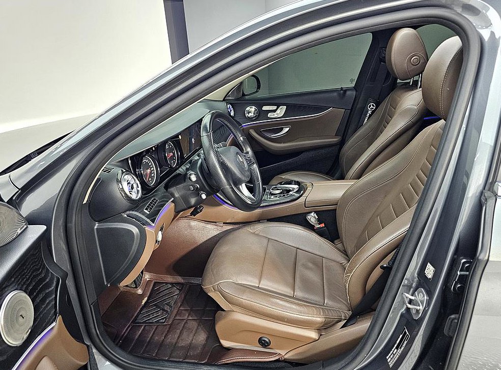 벤츠 E 클래스 E220d 아방가르드 사진 7