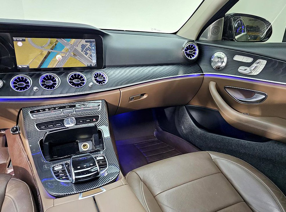 벤츠 E 클래스 E220d 아방가르드 사진 9