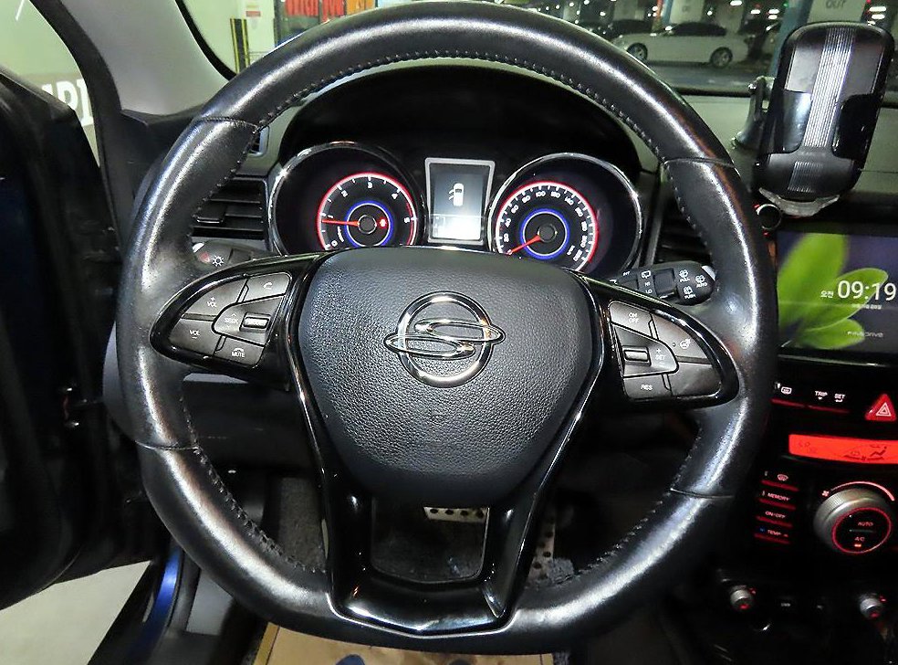 KG모빌리티(쌍용)  티볼리 4WD 디젤 1.6 RX 사진 8