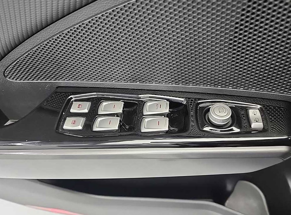 KG모빌리티(쌍용)  티볼리 2WD 가솔린 1.6 RX 사진 17
